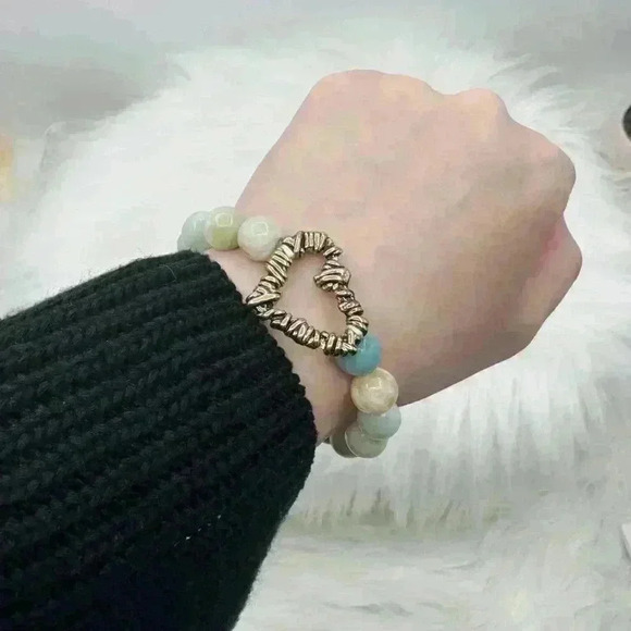 Delicate Stone Beads Hollow Heart Bracelet - Picture 2 of 5